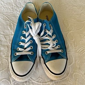 Converse canvas woman’s size 8
